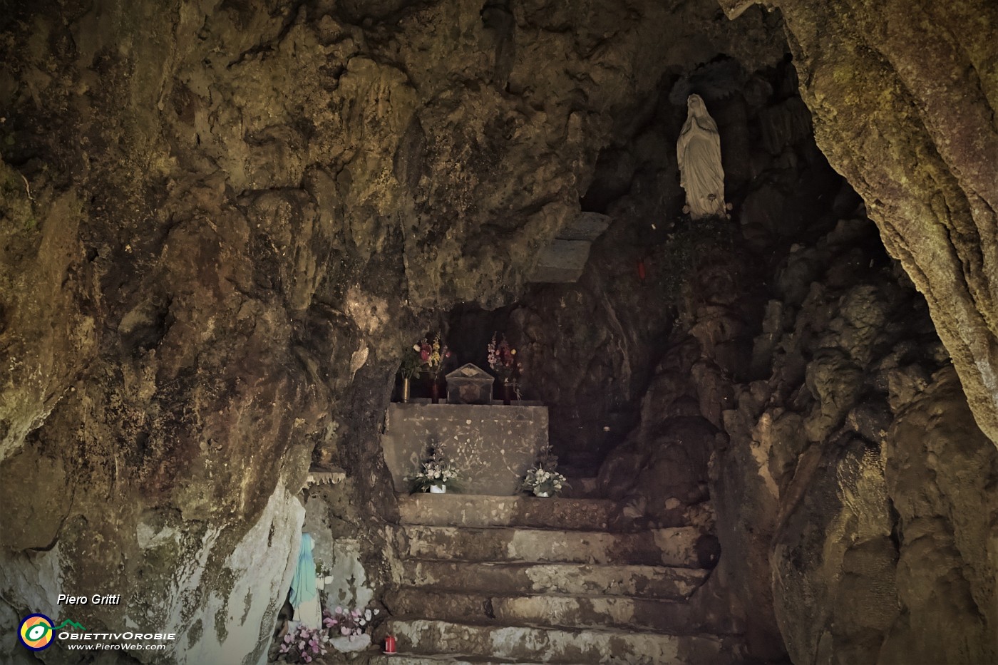 91 Interno  Grotta della Cornabusa (di Cornalba).JPG